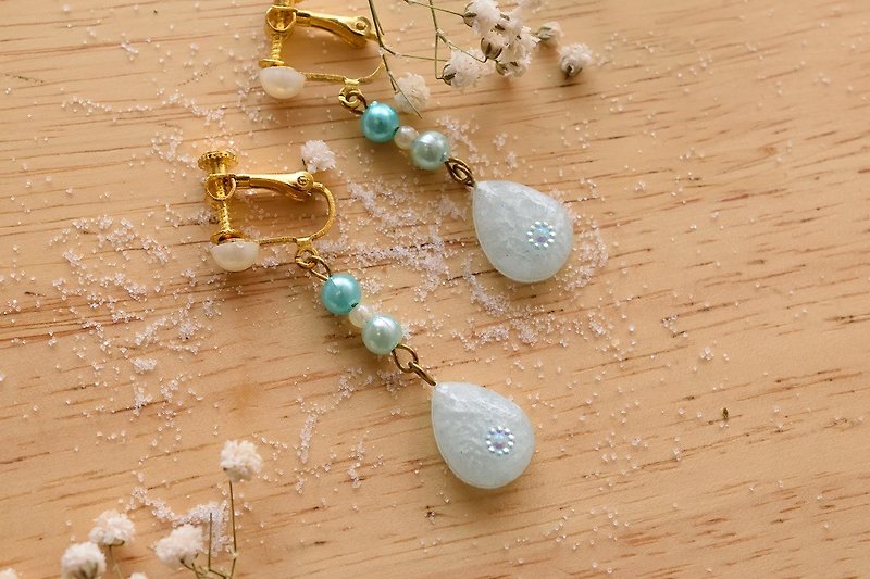 NEW!! Cute & Beauty Blue Water Drop Resin Clip Earrings - ต่างหู - วัสดุอื่นๆ สีน้ำเงิน