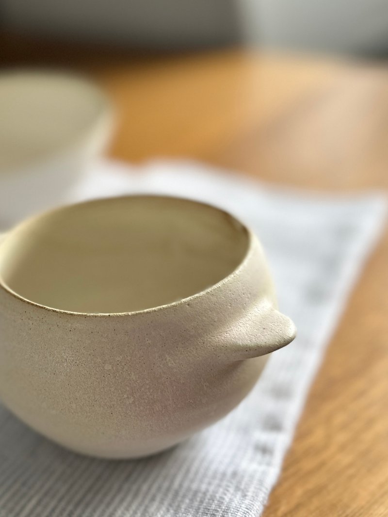 白色溫潤雙耳小碗/霜白の器 - 碗 - 陶 