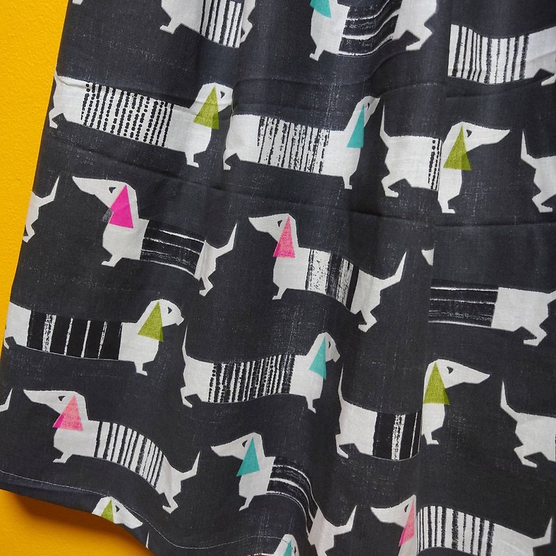 【Made to order】 Colorful dachshunds skirt / made in JAPAN / USA fabric - Skirts - Cotton & Hemp Black