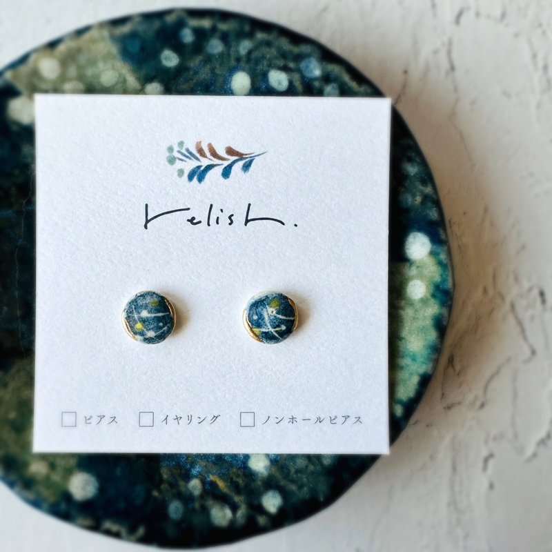 【再販】ネイビー ヨーヨー 金継ぎ 陶器 ピアス ノンホールピアス イヤリング 紺 お祭り 夏 夏祭り 祭り 水風船 和 小ぶり 小さい シンプル ギフト - 耳環/耳夾/耳骨夾 - 陶 藍色