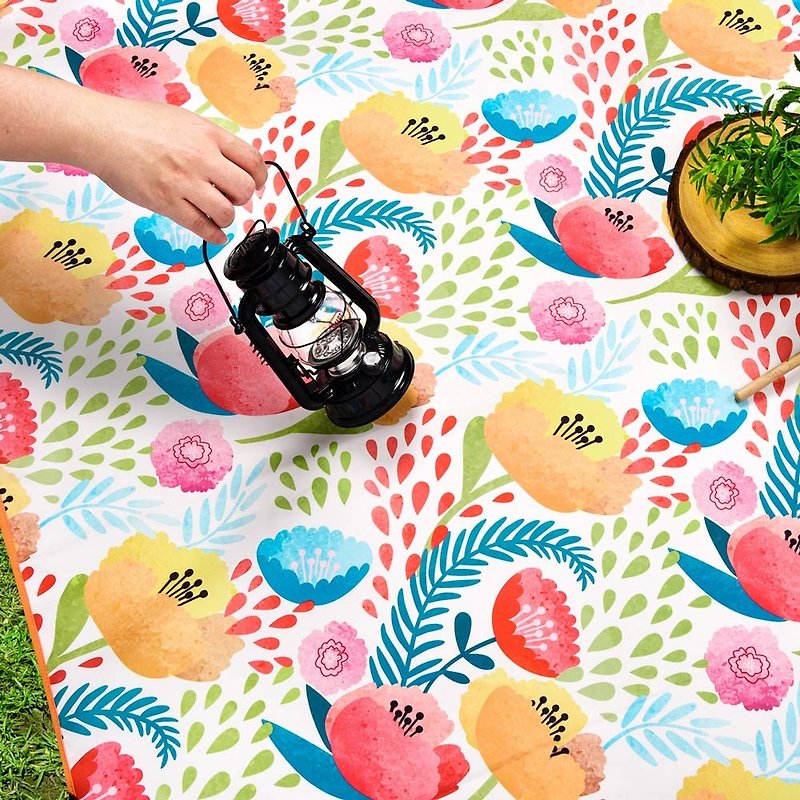 Eco-Reborn environmentally friendly recycled material exclusive design and color lightweight picnic mat Sasha's Garden - ชุดเดินป่า - เส้นใยสังเคราะห์ สีแดง