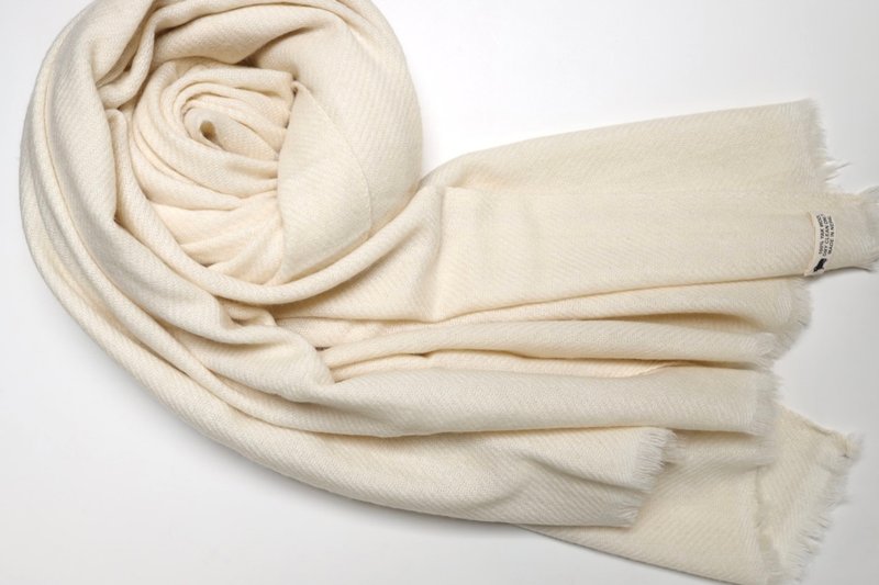 [Pre-order] Cashmere milk white pure yak hair handmade soft thick woven scarf shawl Japanese style warm - Knit Scarves & Wraps - Wool White