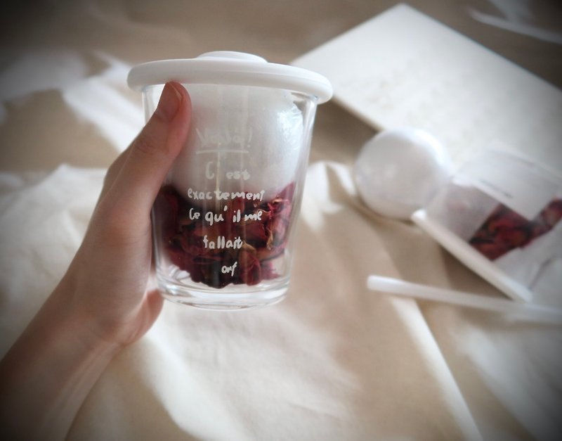 [Eco-friendly gift box] ins eco-friendly glass cup. Bath ball. Rose petals - Body Wash - Essential Oils 