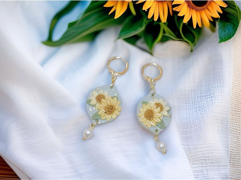 Sunflower Pearl Earrings / Cute Ear Accessories / Elegant Girl Earrings - ต่างหู - วัสดุอื่นๆ สีเหลือง