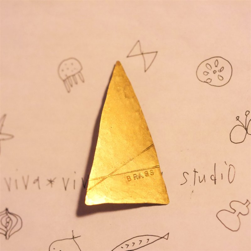 BRASS トライアングル　Triangle　ブローチ - 胸針 - 銅/黃銅 金色
