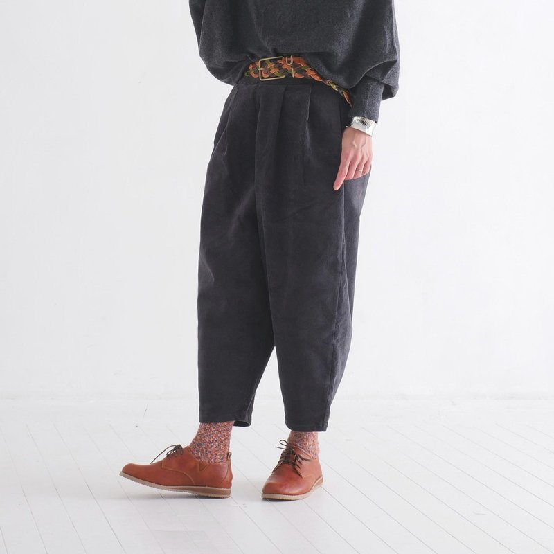 溫柔包覆的舒適感・保暖燈芯絨・寬鬆版型・寬腿錐形褲・炭灰色・d-pn008 - 女長褲 - 棉．麻 灰色