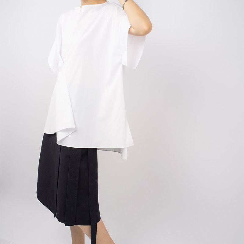 Gao fruit / GAOGUO original designer brand women's round neck zipper short-sleeved white shirt silhouette hierarchy Tops - Women's Shirts - Cotton & Hemp White