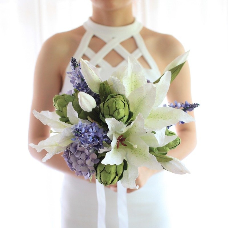 MB204 : ช่อดอกไม้เจ้าสาว สำหรับถือในงานแต่งงาน ในโทนสีขาว - งานไม้/ไม้ไผ่/ตัดกระดาษ - กระดาษ สีน้ำเงิน