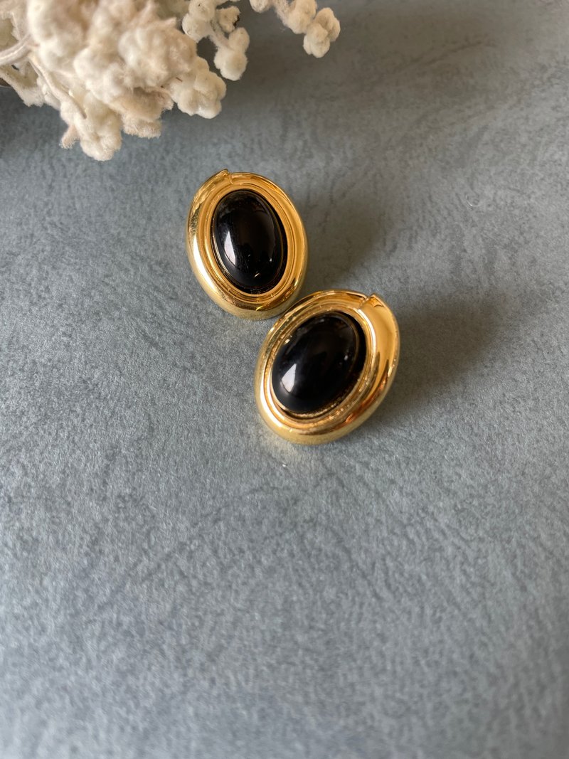 老又好古董珠寶 Vintage金色黑色塑料橢圓夾式耳環MONET c498 - 耳環/耳夾/耳骨夾 - 其他金屬 金色
