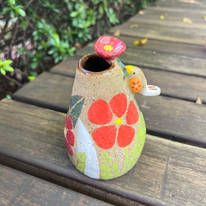 A Lu - 萌鳥送花陶花器/擺飾/禮物/手作手繪 原創僅此一件 - 花瓶/花器 - 陶 多色
