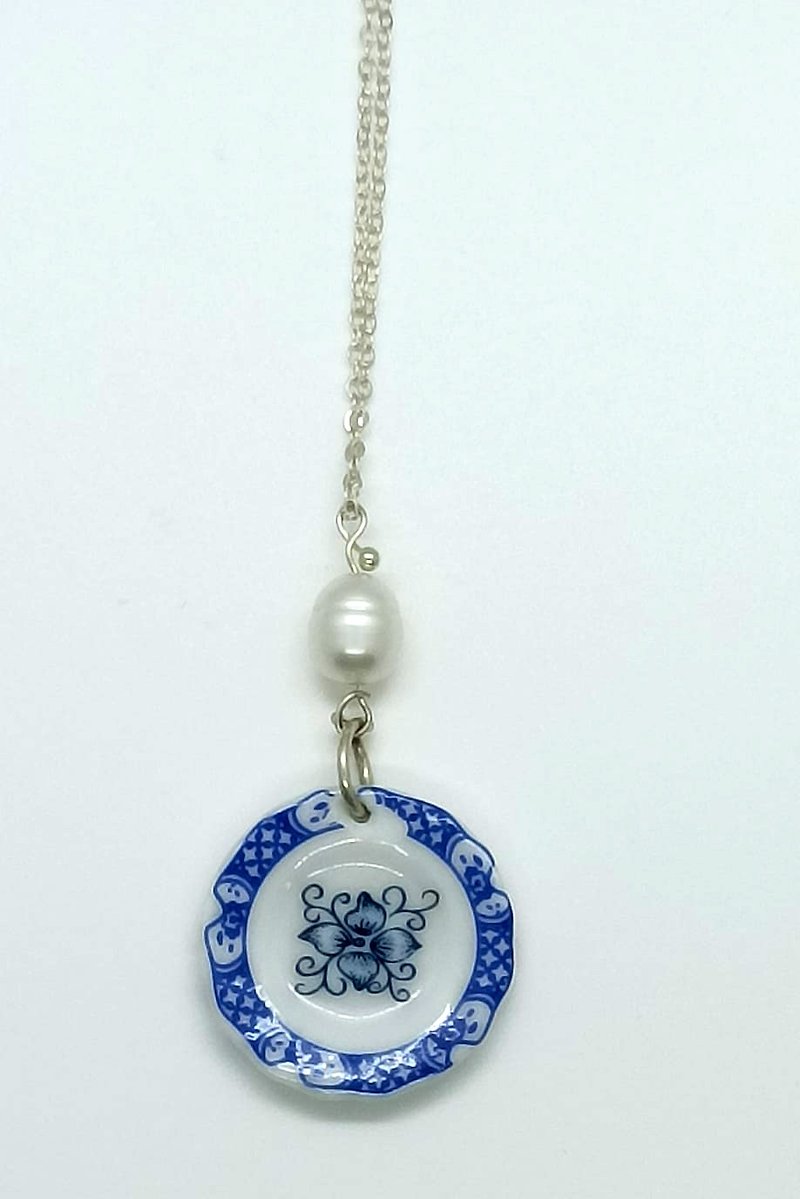 Nostalgic Ceramic Tableware Jewelry Series - Blue and White Porcelain Plate Necklace - Necklaces - Pottery Blue
