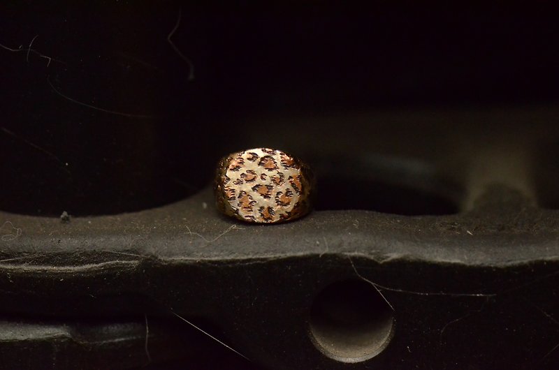 豹紋戒指I  Leopard print ring I - 戒指 - 貴金屬 金色