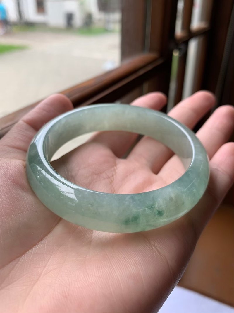 丨Green bead first awakened丨Icy waxy green bottom floating jade bracelet circle mouth 56.8 Burmese jade A goods - สร้อยข้อมือ - หยก สีเขียว