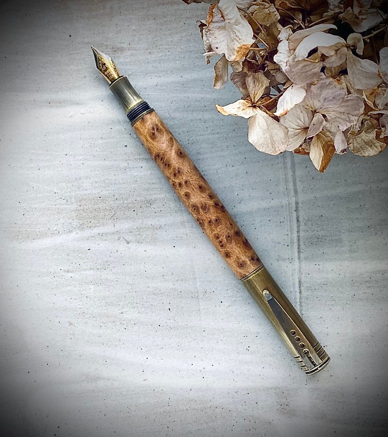 Cedar burr fountain pen (F point) - ปากกาหมึกซึม - ไม้ 