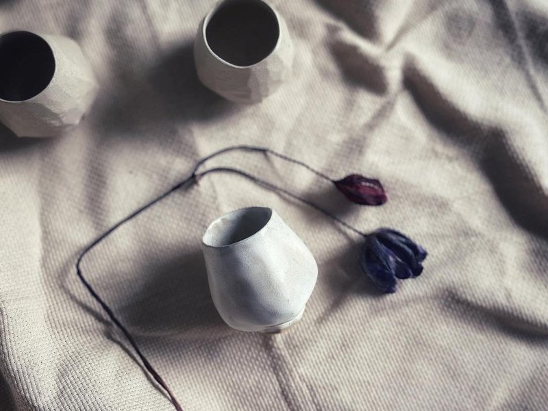 White pottery icing on the table/floating cream tulip tea cup - size M - Teapots & Teacups - Pottery White