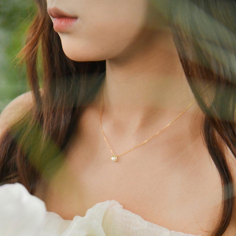 パール チューリップ スターリング シルバー ネックレス | 天然真珠のネックレス。花びらのデザイン。 2色をご用意 - ネックレス - スターリングシルバー 