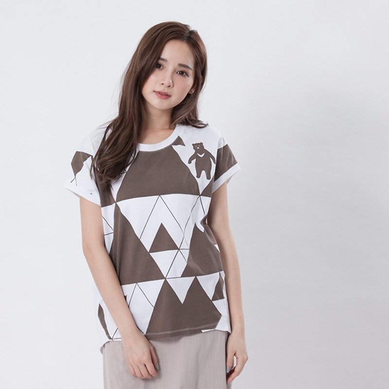 Chocolate forest Taiwan Bear short wide t-shirt / White - Tシャツ - コットン・麻 ホワイト