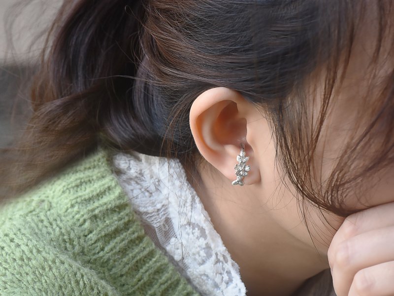 A cherry blossom | Clip-on earrings sterling silver earrings can be purchased as an additional gift for lovers with engraved handmade silver jewelry - Earrings & Clip-ons - Sterling Silver Silver