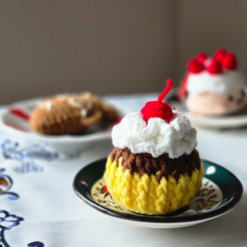 甜點織物盲盒 毛線吊飾 甜點吊飾 交換禮物 手工禮物 - 吊飾 - 棉．麻 