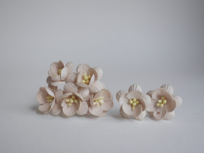 Paper flower, 50 pieces, size 2.5 cm. Cherry blossom, Sakura, brown beige color. - 木工/竹藝/紙雕 - 紙 卡其色