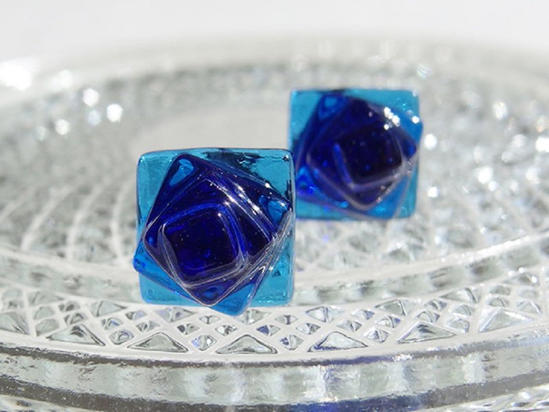 ガラスの薔薇(ばら【ブルー】)チタンピアス/イヤリング【金具選べます】【受注制作】 - 耳環/耳夾/耳骨夾 - 玻璃 藍色