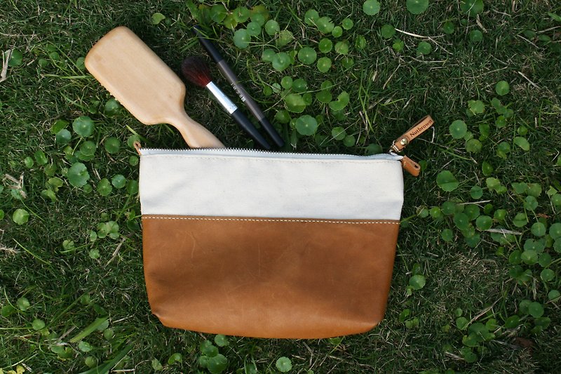 Handmade leather - boat cosmetic bag storage package - กระเป๋าเครื่องสำอาง - หนังแท้ สีนำ้ตาล
