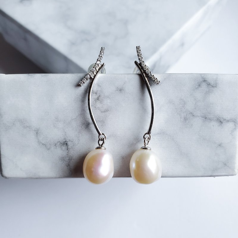 Lux Baroque Pearl 925 Silver Earrings Natural White Pearl Long Dangle Design - ต่างหู - ไข่มุก ขาว