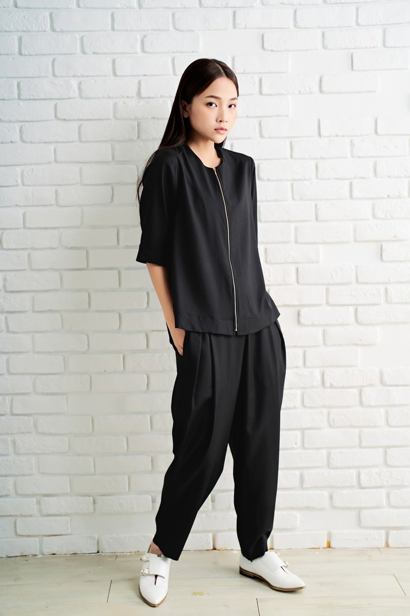 Top Wide Bottom Narrow Scratch Tapered Pants - Black - กางเกงขายาว - ขนแกะ สีดำ