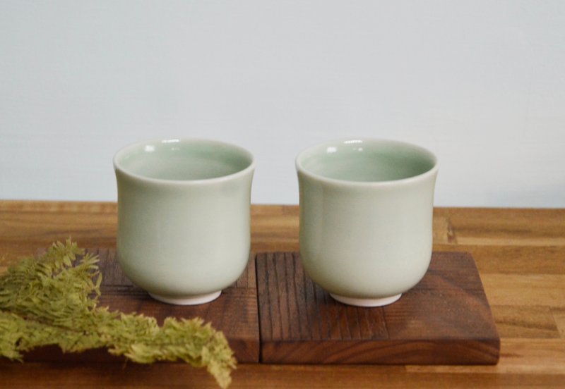 Light celadon cup - ถ้วย - เครื่องลายคราม 