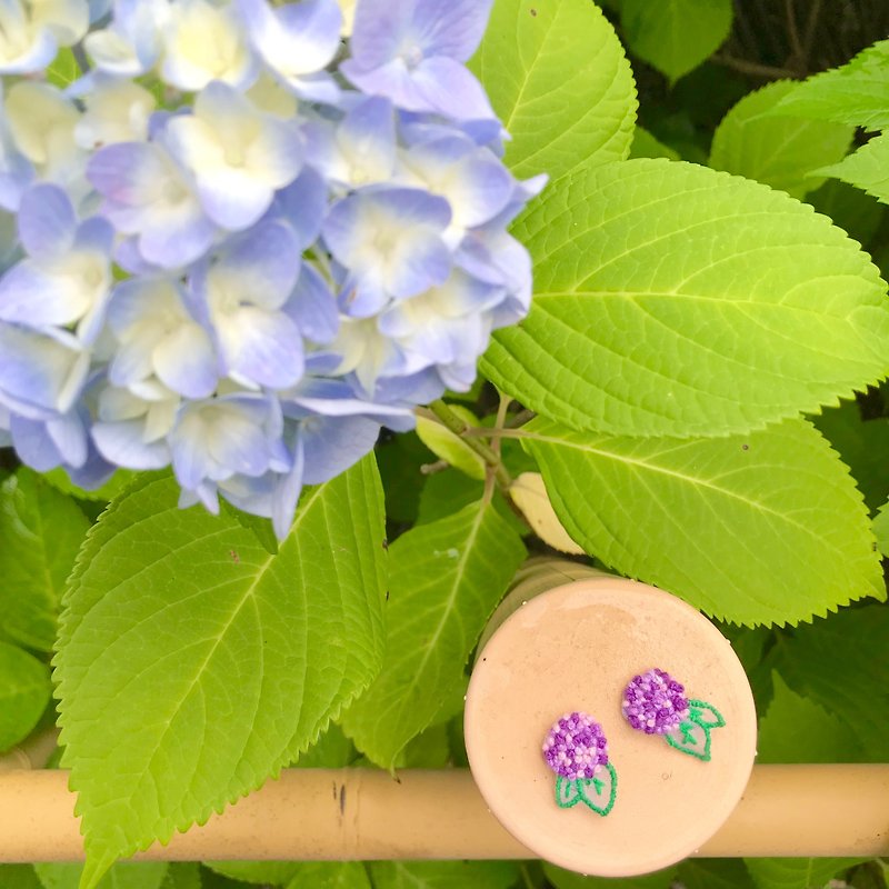 Handmade embroidery // Ziyang flower translucent earrings / purple // changeable clip type - Earrings & Clip-ons - Thread Purple