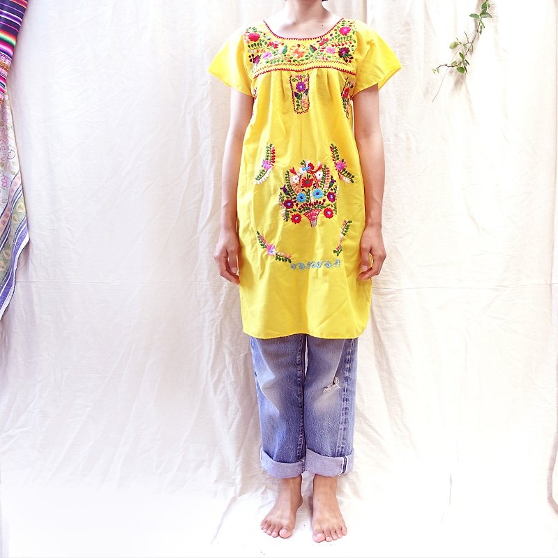 *BajuTua/古著/ 墨西哥製 鮮黃手工刺繡連身裙 - 洋裝/連身裙 - 棉．麻 黃色