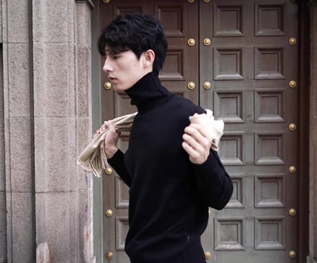 Loose black store turtleneck sweater