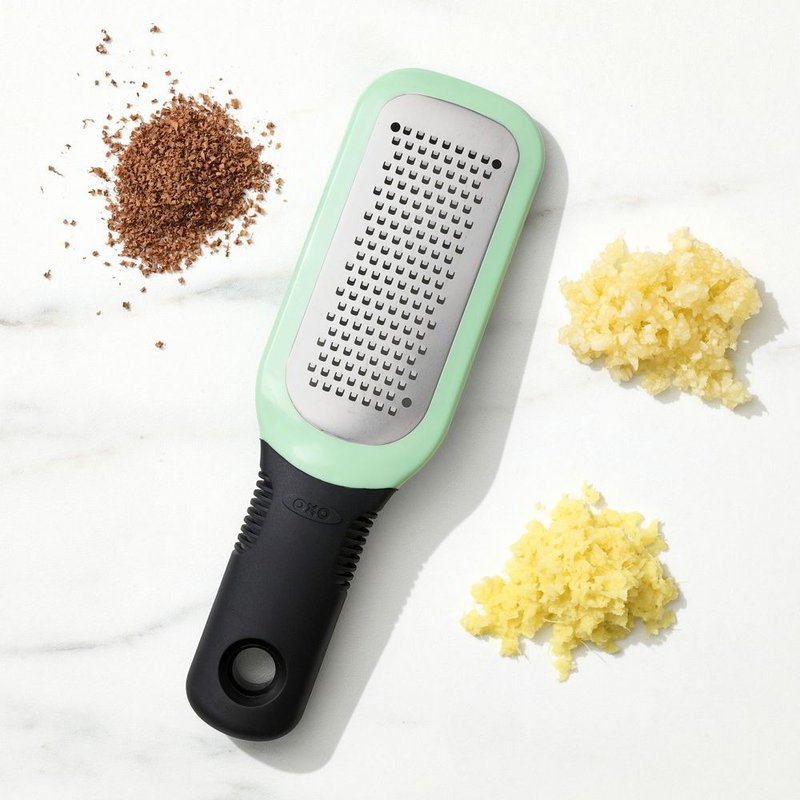 OXO Hold the Ginger and Garlic Grater Well - เครื่องครัว - สแตนเลส สีเขียว