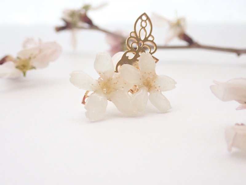 Keio Sakura Fashionable Ear Cuff for One Ear - Earrings & Clip-ons - Plants & Flowers Pink