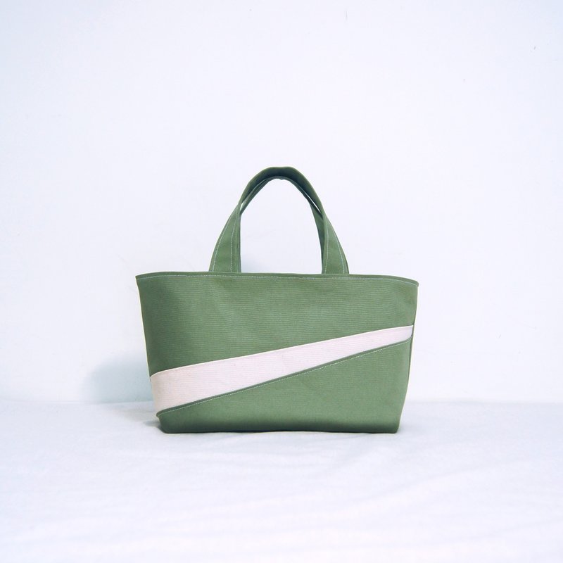 Handmade Dawning Series Boat Tote Bag - Matcha Green - กระเป๋าถือ - ผ้าฝ้าย/ผ้าลินิน สีเขียว