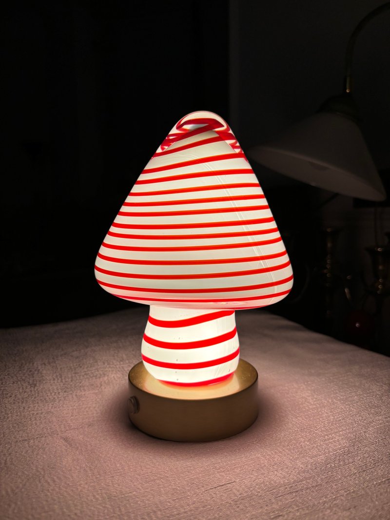 Hand Blown Glass Mushroom Night Light with red Swirls with Height 23cm 6.3 Lbs - 燈具/燈飾/燈罩 - 玻璃 紅色