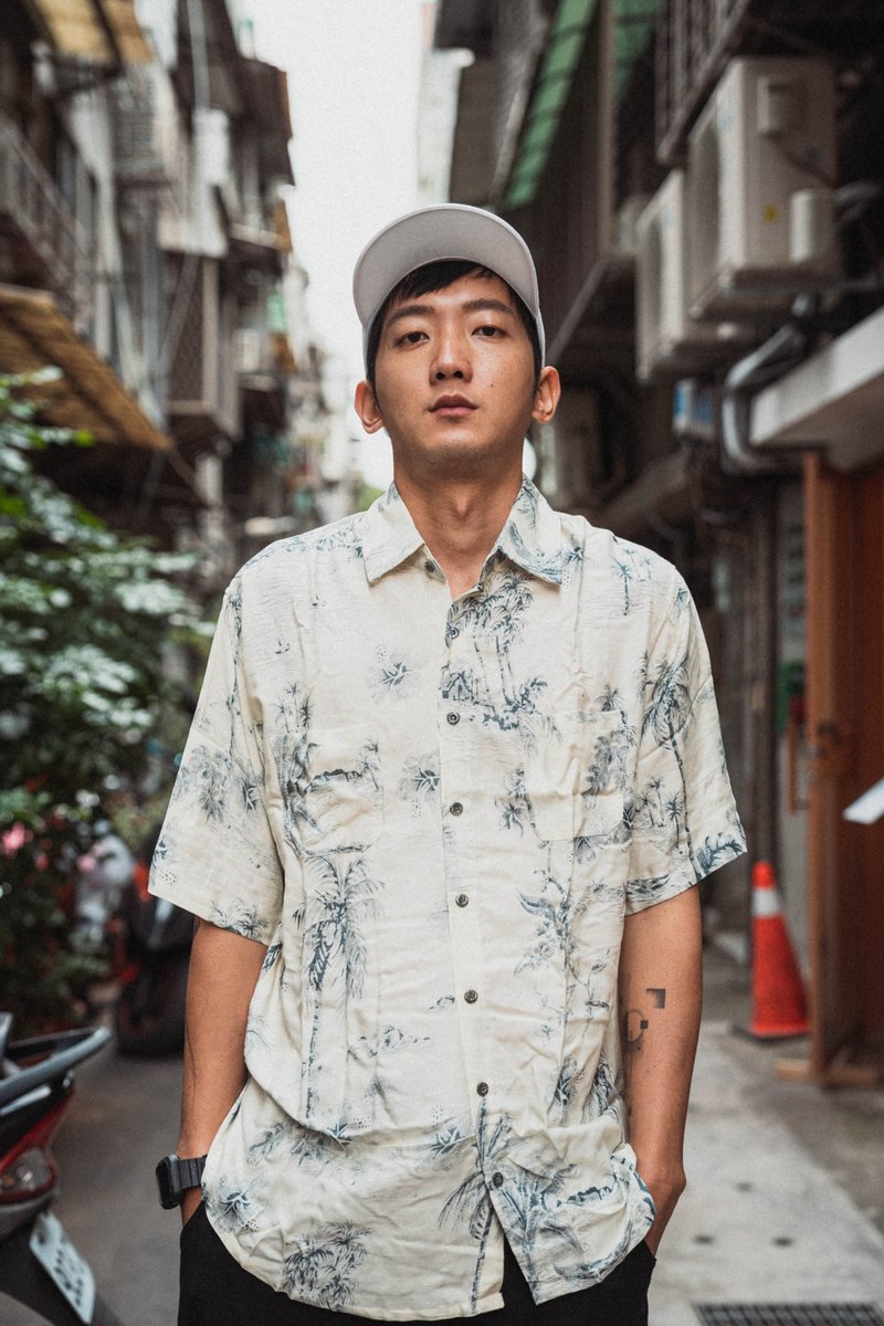Island Button Up 花襯衫 - 淺黃色 - 男襯衫/休閒襯衫 - 其他人造纖維 灰色