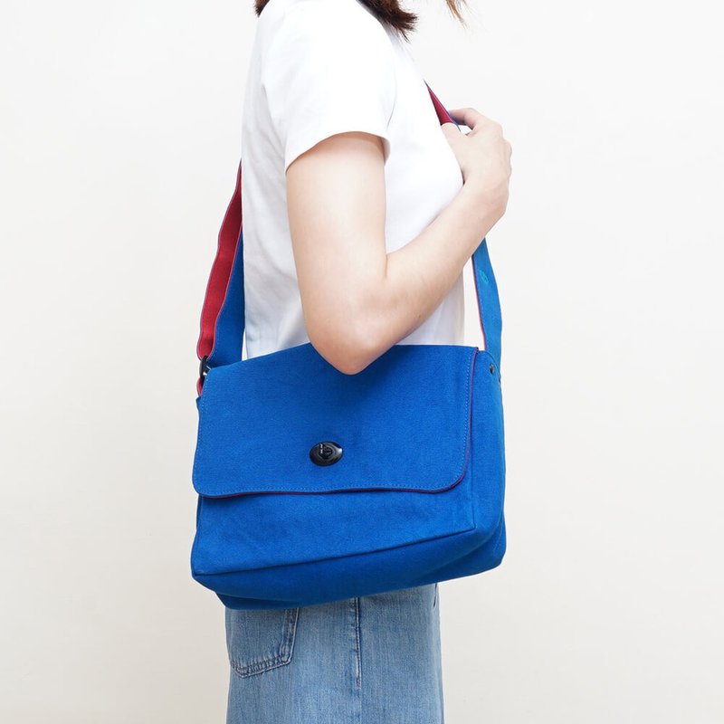 Mogu/Mushroom Classic Small School Bag/Cobalt Blue/May - กระเป๋าแมสเซนเจอร์ - ผ้าฝ้าย/ผ้าลินิน สีน้ำเงิน