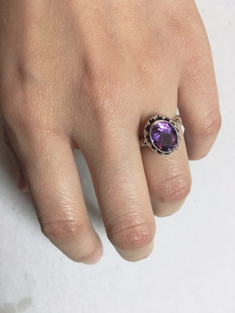 Amethyst Finger Ring Handmade in Nepal 92.5% Silver - แหวนทั่วไป - คริสตัล สีม่วง