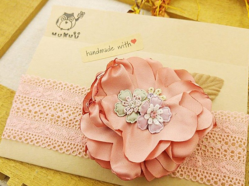 §HUKUROU§ baby baby hair band - camellia flower belt (powder) - ผ้ากันเปื้อน - ผ้าฝ้าย/ผ้าลินิน สึชมพู