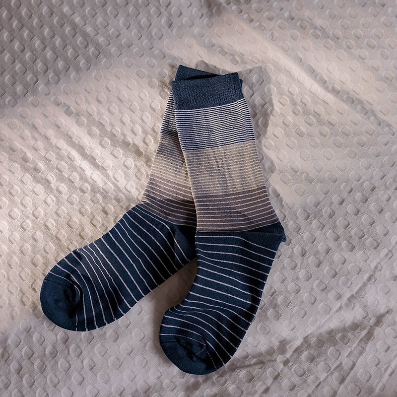 暮色條紋紳士襪 沉穩藍 - 襪子 - 棉．麻 藍色