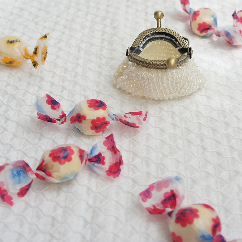 Ba-ba handmade Seedbeads crochet mini-coinpurse No.1105 - กระเป๋าใส่เหรียญ - วัสดุอื่นๆ ขาว