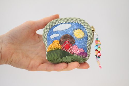BeePatchwork Mini Bag for Coins or headphones. Quilted purse made in Japanese patchwork style