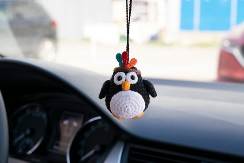 WorldCrochetedToys Stuffed penguin car accessory, rear view mirror charm, pendant, 平安車掛, 针织玩具 汽車用品