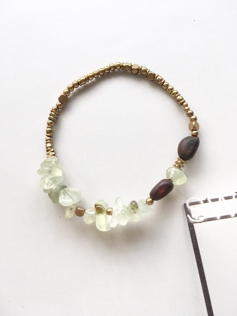 | Hey natural stone | grape lycopodium Bronze bracelet - สร้อยข้อมือ - เครื่องเพชรพลอย สีเขียว
