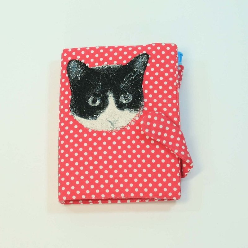 Embroidery tin loose-leaf notebook 03- black and white cat - Notebooks & Journals - Cotton & Hemp Red
