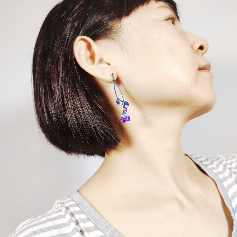 【Handmade】Purple eustoma. Resin process. 925 sterling silver. handmade earrings - Earrings & Clip-ons - Resin Purple