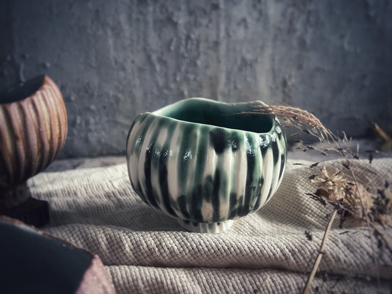 苔蘚白瓷茶碗 / 茶缽 / 點心碗 / 聖木鼠尾草薰香 燃燒甕 - 碗 - 瓷 綠色