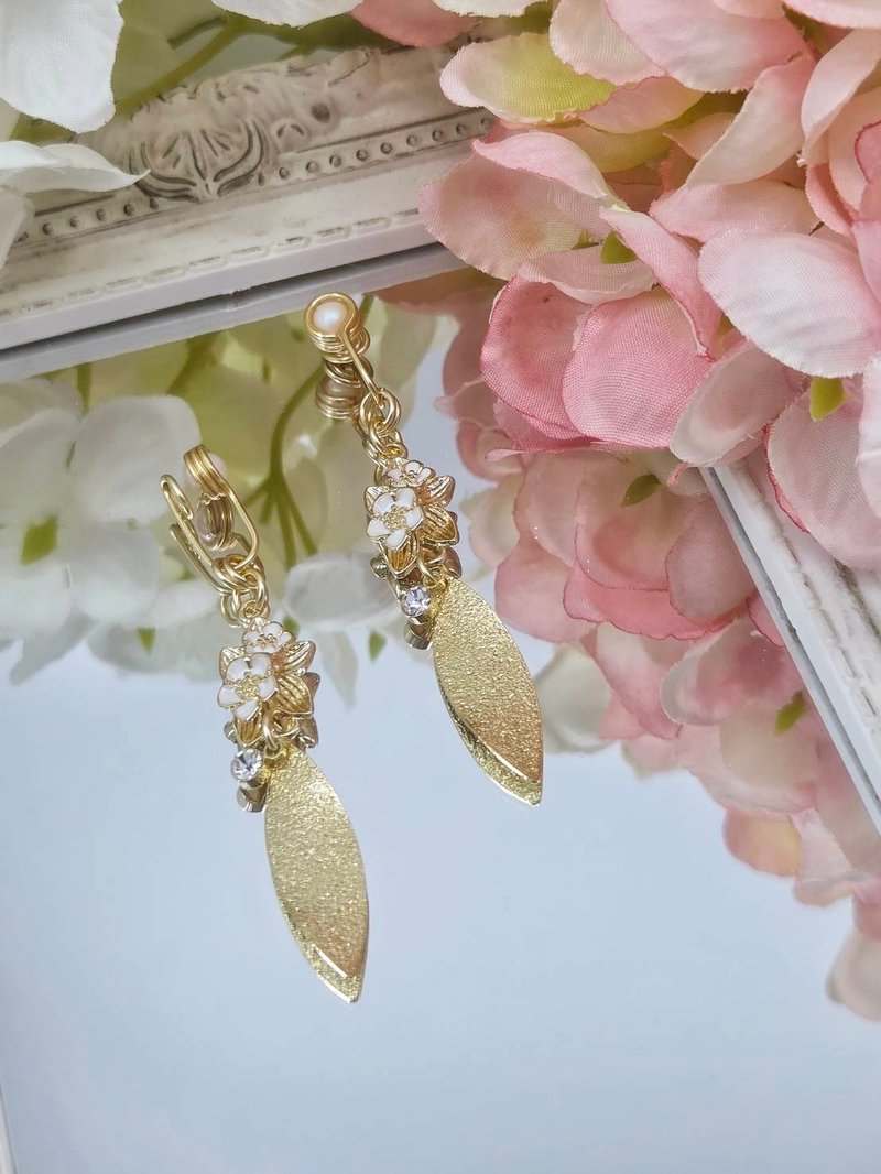 YLANG【花香勿忘我】花朵系耳環Swarovsk/藝術銅線 - 耳環/耳夾/耳骨夾 - 其他金屬 金色