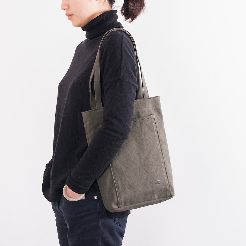 Mushroom Mogu / Canvas Shoulder Bag / Gan Dan Bag (Army Green) - Messenger Bags & Sling Bags - Cotton & Hemp Green